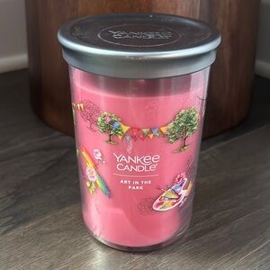 Yankee Candle Art In The Park,double wick,floral scent,apple,jasmine,sandalwood